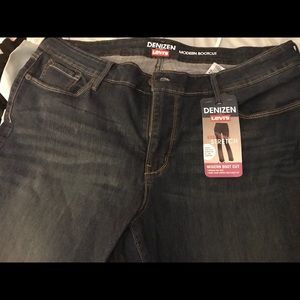 Levi’s Women’s Denizen Boot Cut Stretch Jeans